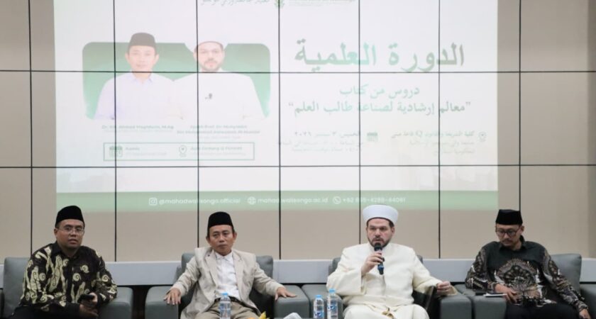 Melampaui Pengetahuan: Ulama Hadis Turki Menginspirasi Santri untuk Mengejar Kebijaksanaan dengan Kerendahan Hati